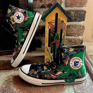 Converse Dinoverse Juniors size 3 new in box